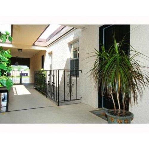 Building Photo - 5304 W Kennedy Blvd