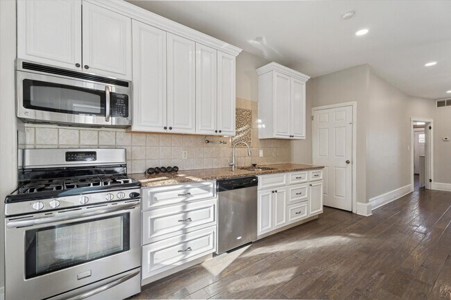 Building Photo - Stylish Phoenixville Rowhome with Exposed Brick, High Ceilings & Central Air