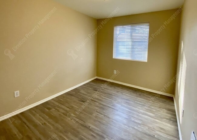 Building Photo - Single-Level 3 BR - 2 BA Rancher in Southw...
