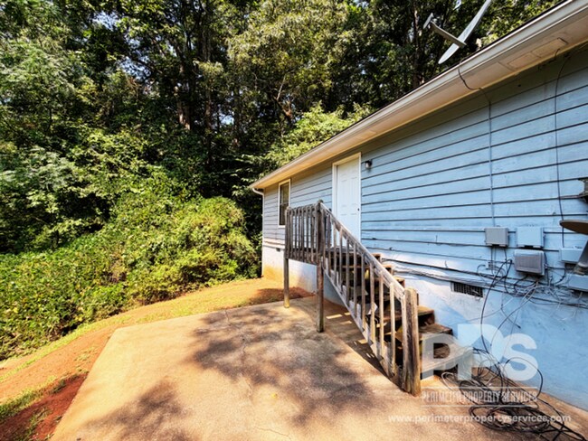 Building Photo - 7128 Greenway Cove SW