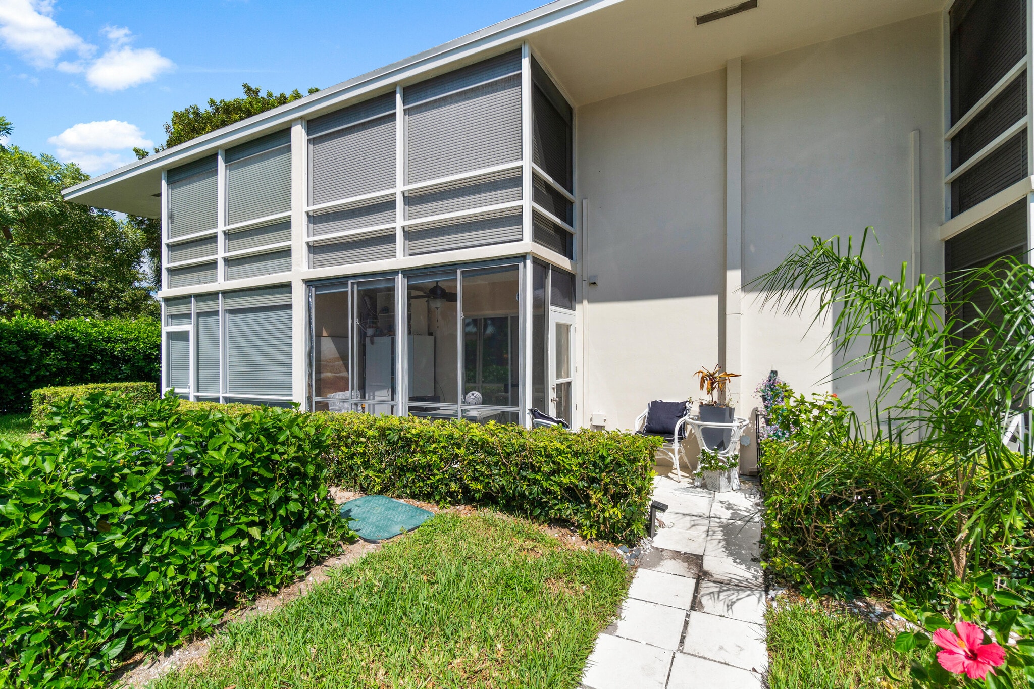 Building Photo - 340 Horizons W