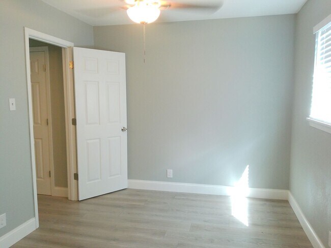 Building Photo - 6422 Beechwood Dr