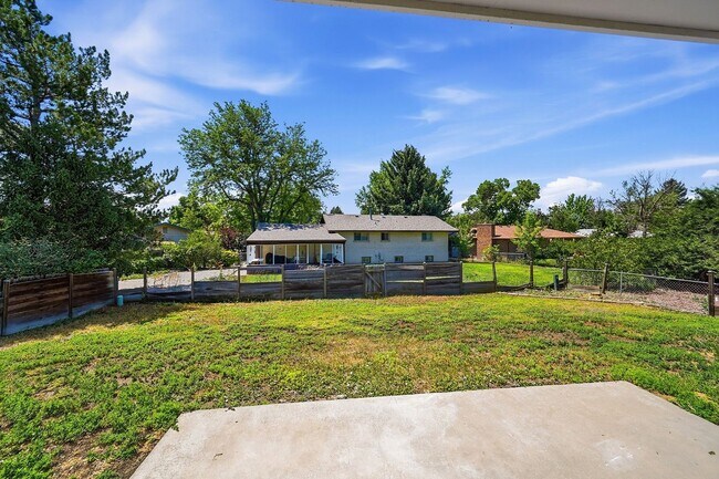 Building Photo - 4-bedroom, 4 bath home with 2 car garage