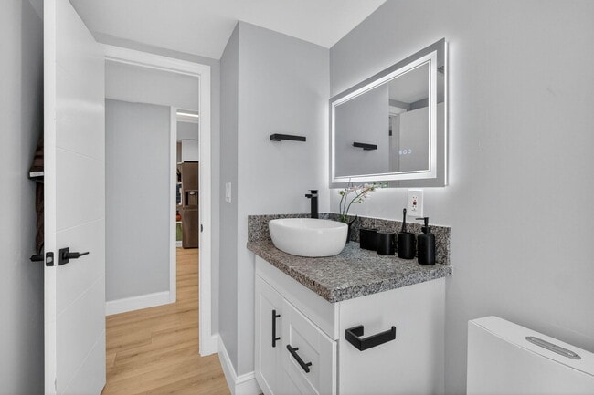 Building Photo - 8125 Crespi Blvd