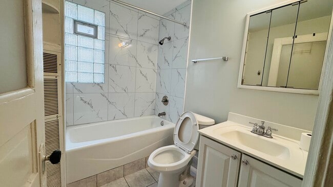 Building Photo - 1024 E Brady St