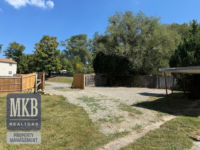 Building Photo - Beautiful Cape Cod with Greenway Access