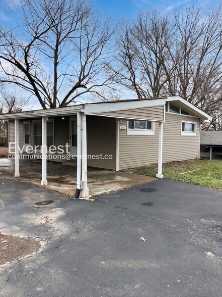 Building Photo - 1130 Trampe Ave