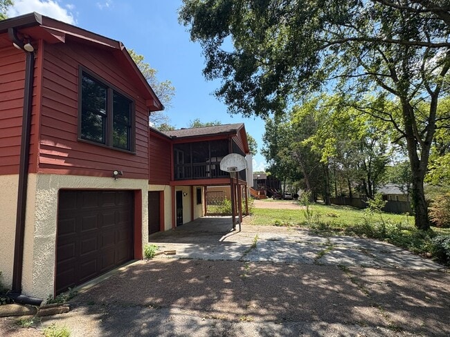 Building Photo - 6808 River Ridge Dr