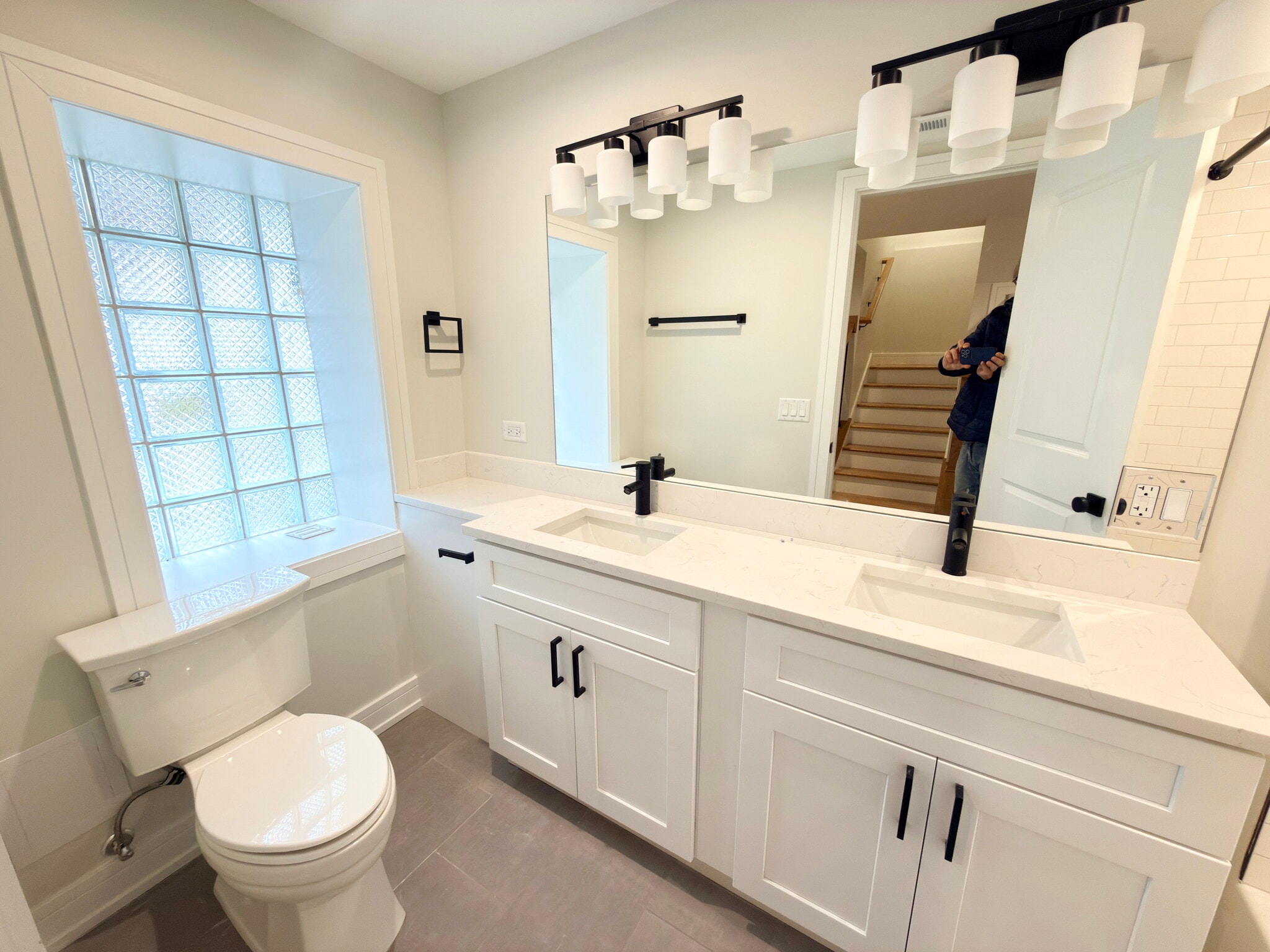 Building Photo - 858 N Paulina St