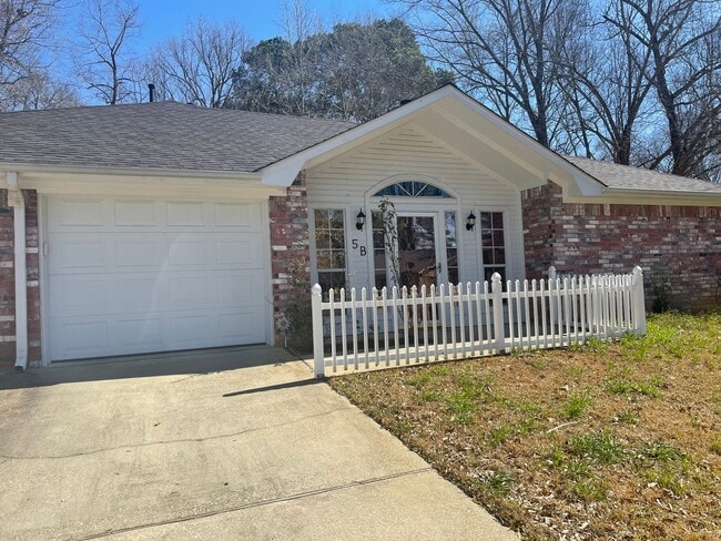 Building Photo - 5 Stonewall Ct