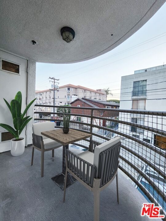 Building Photo - 832 3rd St