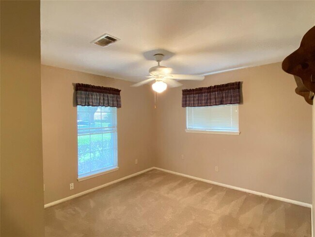 Building Photo - 2233 Ripple Creek Dr