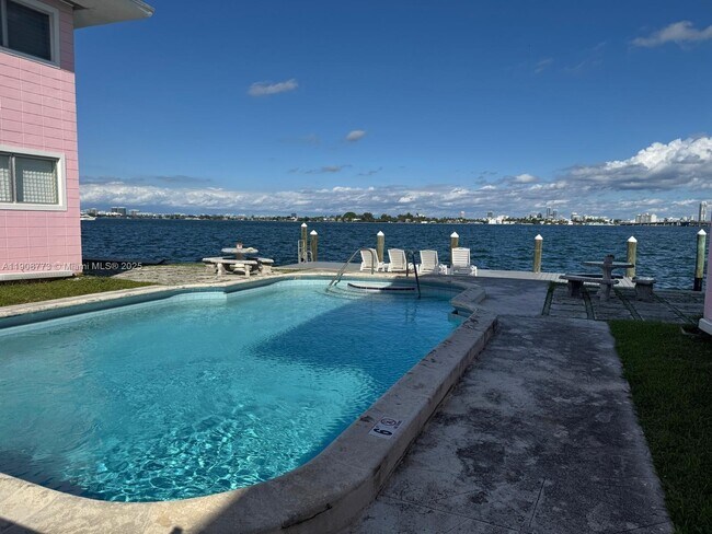 Primary Photo - 7921 East Dr