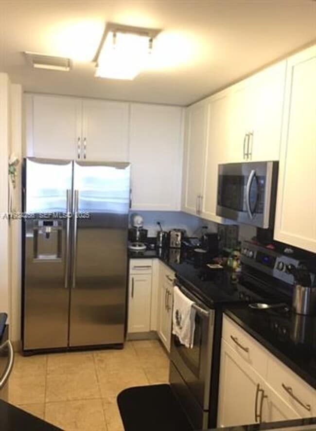 Building Photo - 801 Brickell Key Blvd