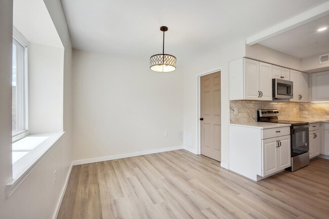 Building Photo - 4634 Conwell Dr