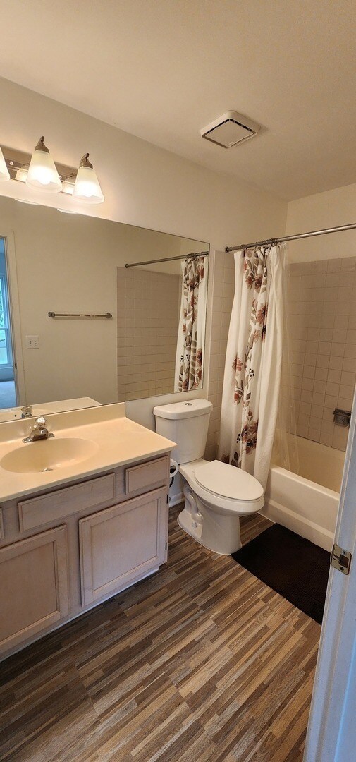 Building Photo - 621 Woodhaven Dr