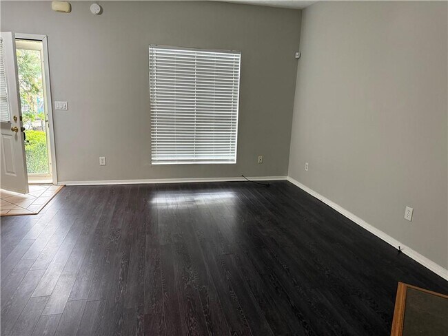 Building Photo - 805 Wedgewood Way