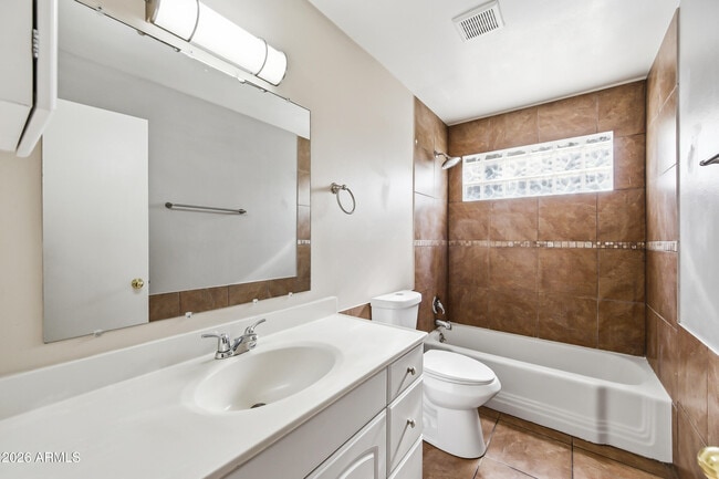 Building Photo - 4213 E Sahuaro Dr