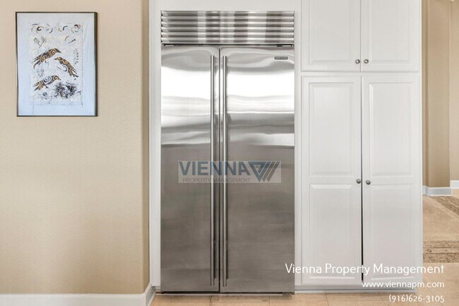 Building Photo - 1550 Summerhill Ln