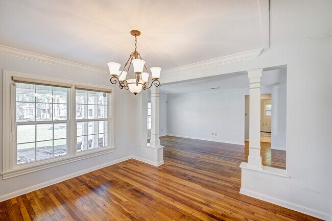 Building Photo - 1027 Althea Dr