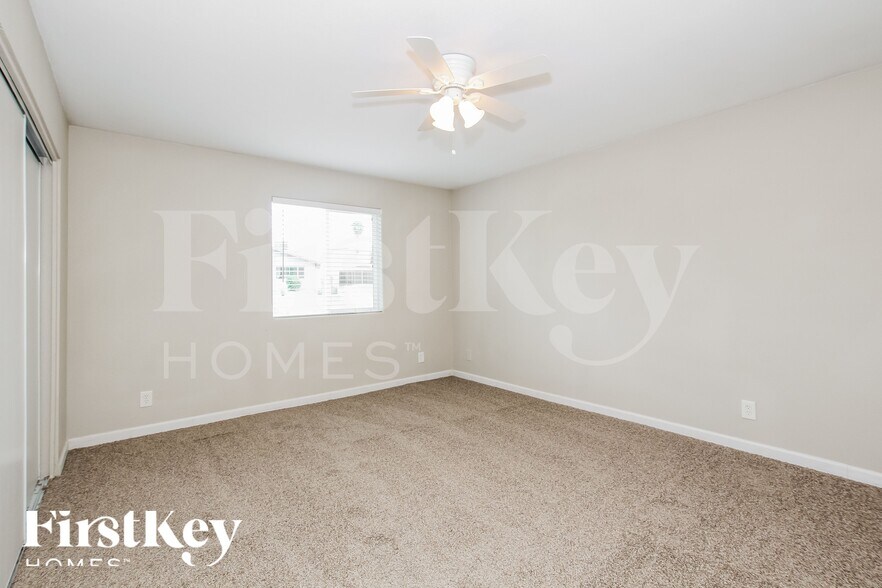 Building Photo - 2307 E Everett Dr