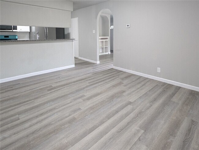 Building Photo - 3153 Baybrook Dr