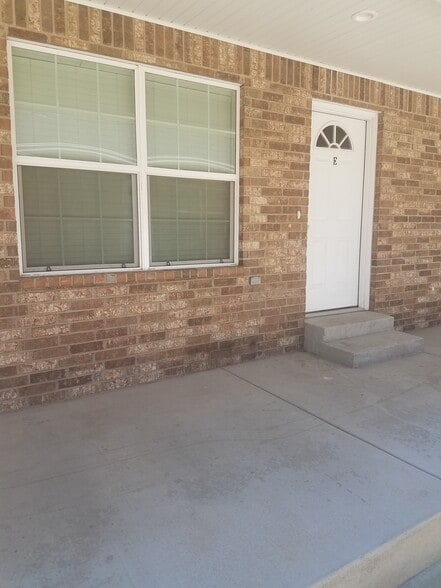 Building Photo - 1618 S Ave G Ave