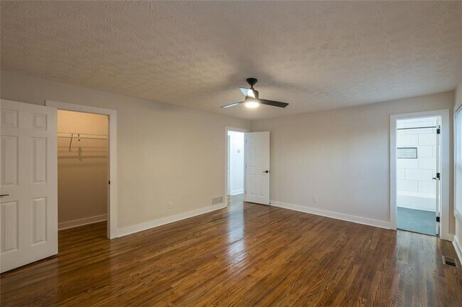 Building Photo - 237 Park Ave