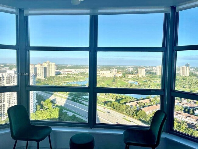 Building Photo - 3500 Mystic Pointe Dr