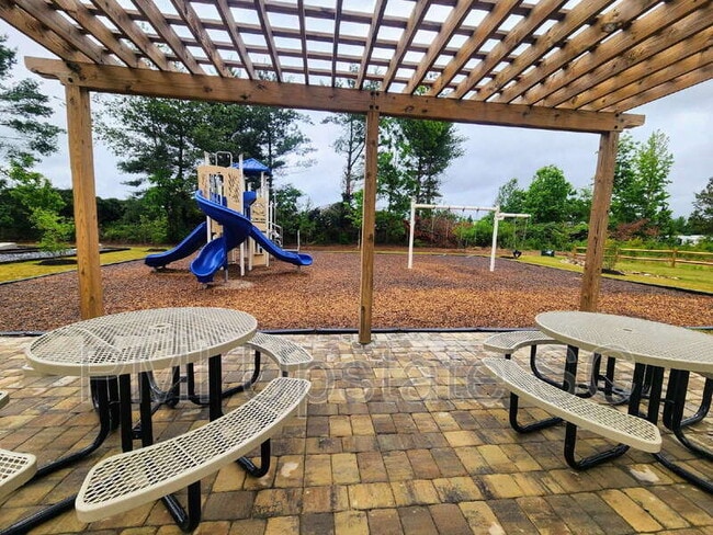 Building Photo - 753 Embark Cir