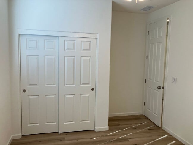 Building Photo - 1977 Apiary Wy