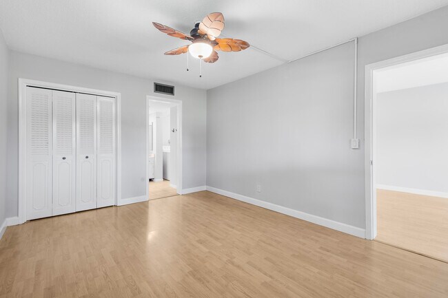 Building Photo - 10249 N Military Trl