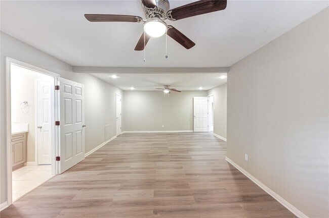 Building Photo - 25507 Glen Loch Dr