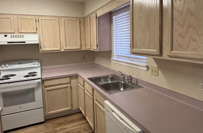 Building Photo - 2 Cinderella Ln NW