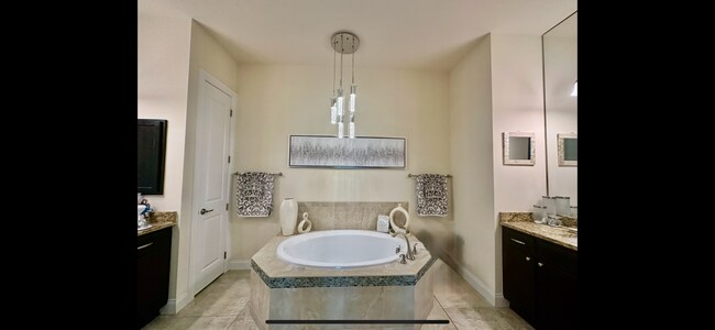 Building Photo - 1410 Vía Milanese