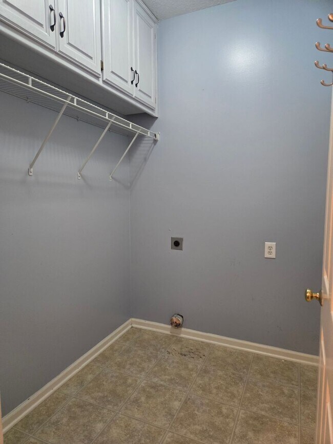 Building Photo - Beautiful Reserve at Heritage Park home!!!