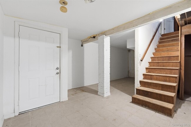 Building Photo - 11 Oakdale Manor