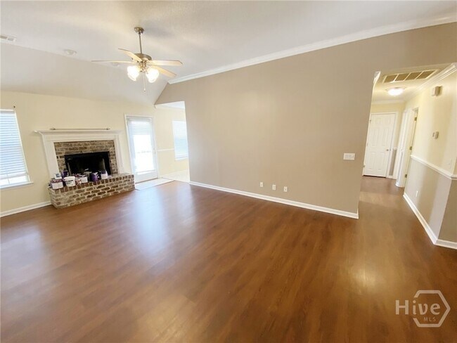 Building Photo - 197 Lewis Dr