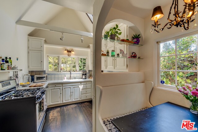 Building Photo - 8900 Hollywood Hills Rd