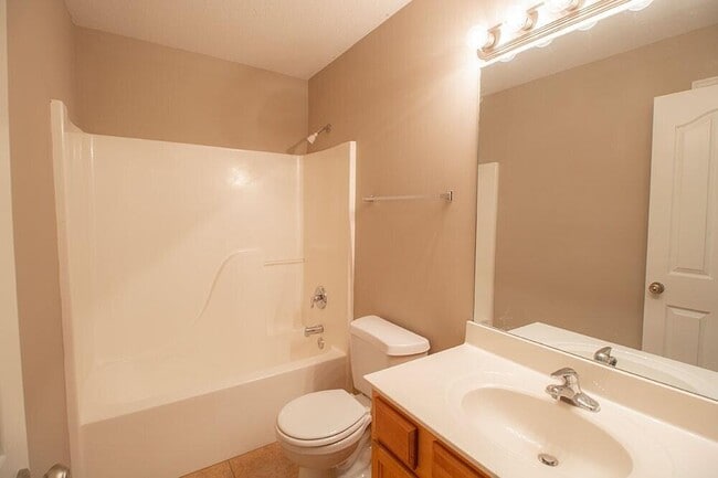 Building Photo - 1311 Raleigh Dr