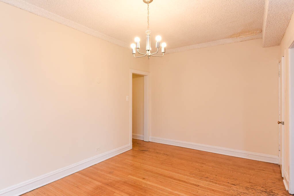 Building Photo - 3526 N Racine Ave