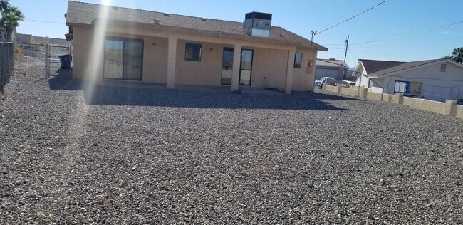 Building Photo - 3181 Sombrero Dr