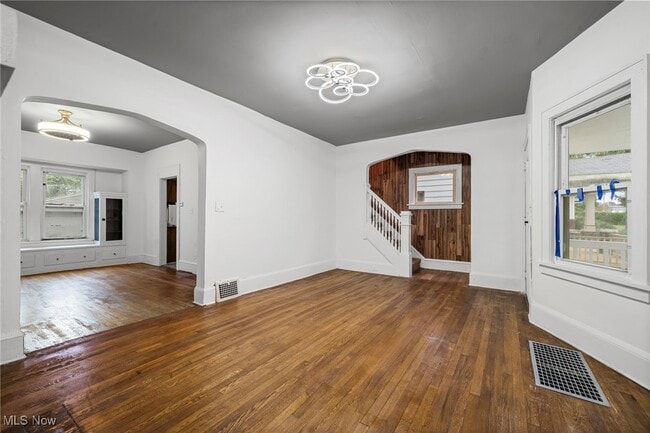 Building Photo - 3303 E 118th St