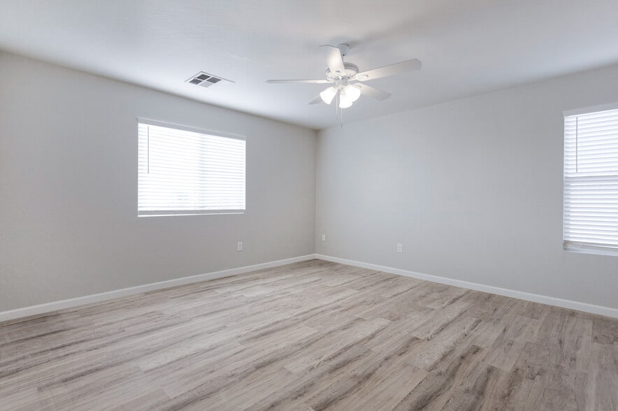 Master Bedroom 2 - 664 E Mariposa Pl