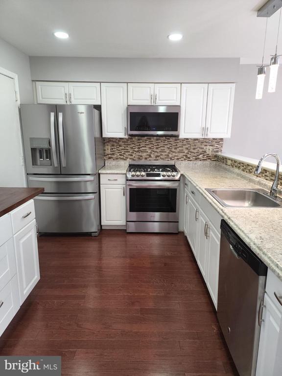 Building Photo - 182 Scobee Ln