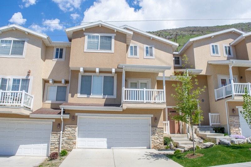 Building Photo - 1341 Alpine Loop