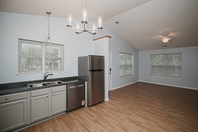 Building Photo - Charming 3 bed, 2 bath Mt. Pleasant Rental
