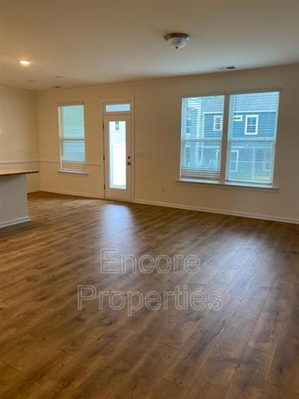 Building Photo - 304 Kephart Way