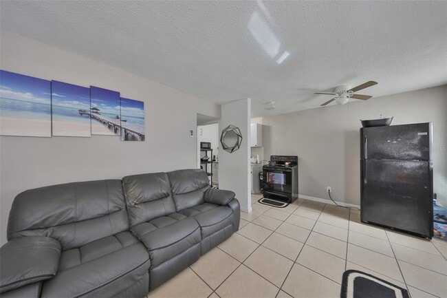 Building Photo - 11708 Balm Riverview Rd