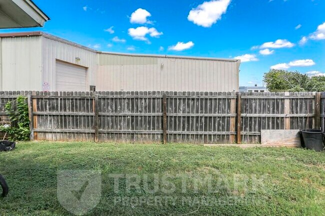 Building Photo - 3103 Courtney Ln